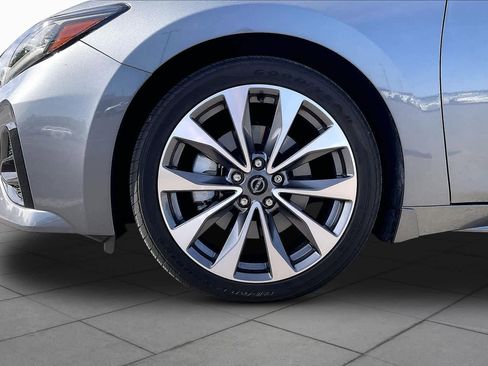 Used 2023 Nissan Maxima Platinum w/ Sport Mat Group FWD image 11