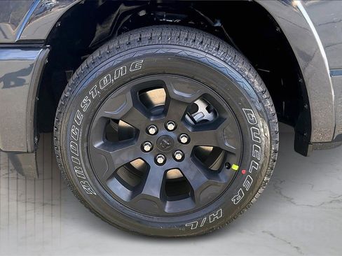 New 2026 RAM 1500 4x4 Crew Cab image 32