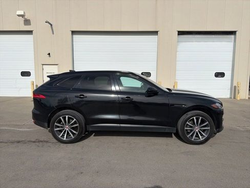 Used 2017 Jaguar F-PACE Prestige image 3