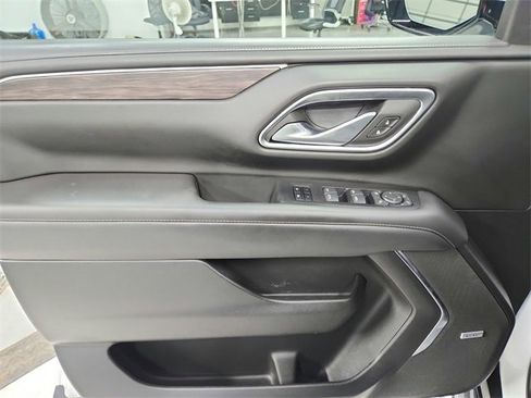 Used 2024 Chevrolet Suburban LT w/ Luxury Package image 36