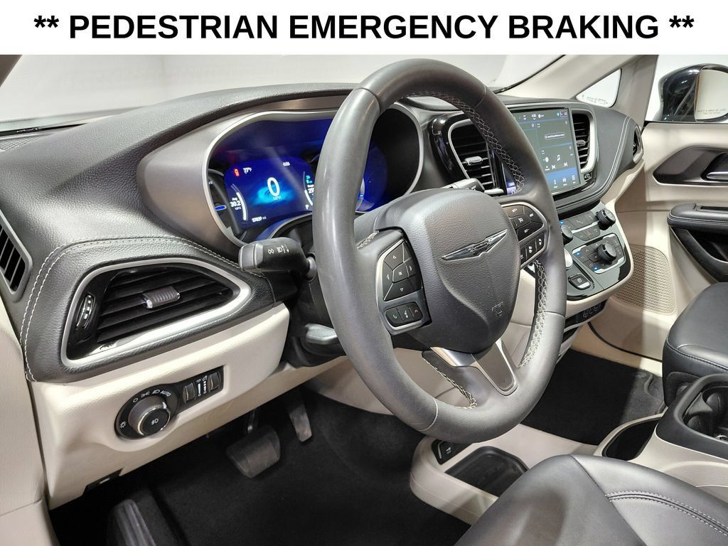 Certified 2024 Chrysler Pacifica Limited FWD image 13