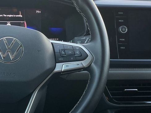 Used 2024 Volkswagen Taos SE image 14