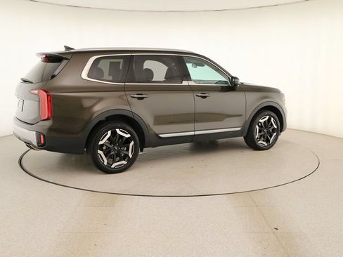 Used 2024 Kia Telluride S FWD image 7