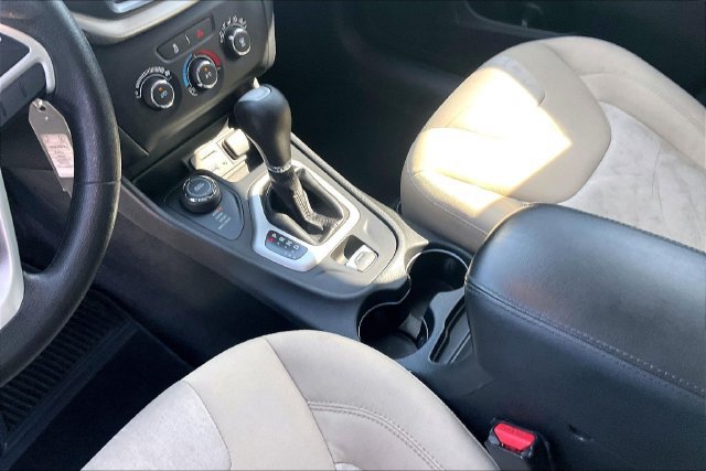Used 2016 Jeep Cherokee Sport AWD/4WD image 14