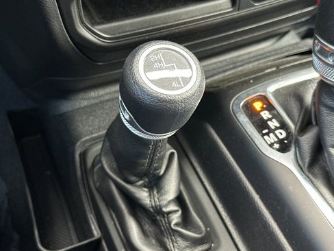 Used 2022 Jeep Wrangler Unlimited Sport AWD/4WD image 34