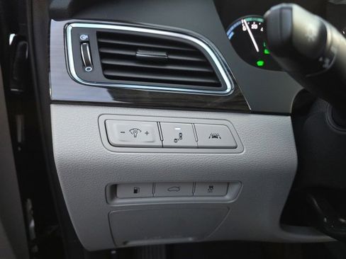 Used 2017 Hyundai Sonata Limited w/ Ultimate Package 02 image 11