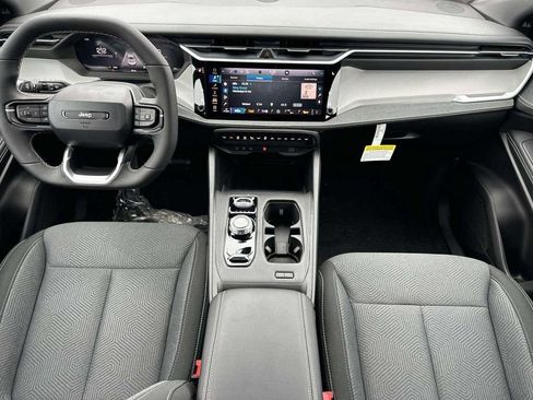 New 2026 Jeep Cherokee Laredo image 7