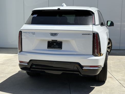 Certified 2025 Cadillac Escalade IQ Luxury 2 w/ LPO, Premium Carpet Package AWD/4WD image 6