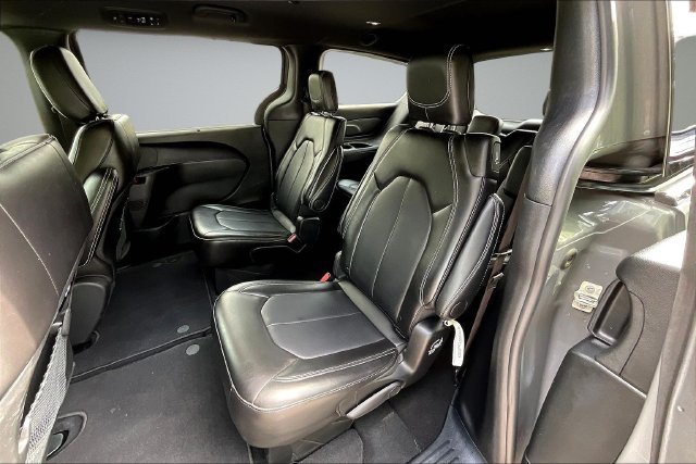 Used 2025 Chrysler Pacifica Select FWD image 24
