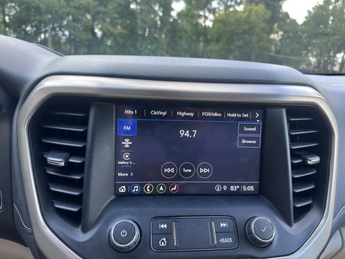 Used 2022 GMC Acadia Denali w/ Denali Ultimate Package FWD image 14