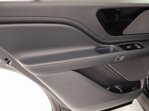 New 2026 Lincoln Aviator AWD w/ Jet Appearance Package image 17