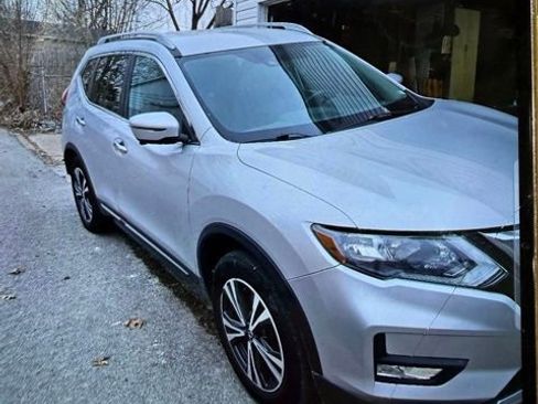 Used 2018 Nissan Rogue SL image 1