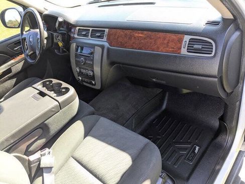 Used 2014 GMC Yukon SLE image 36