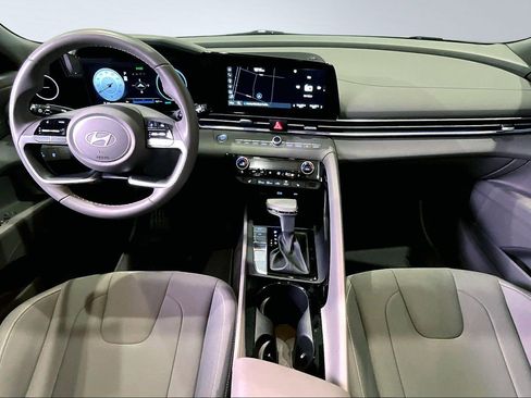 Used 2025 Hyundai Elantra SEL image 7