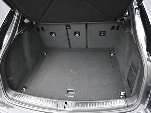 Certified 2025 Porsche Macan image 33