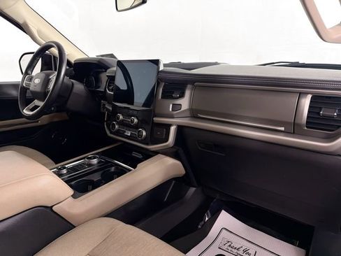 Used 2023 Ford Expedition XLT image 32