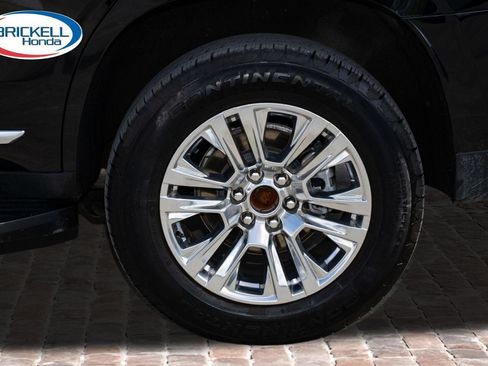 Used 2025 GMC Yukon Denali AWD/4WD image 39