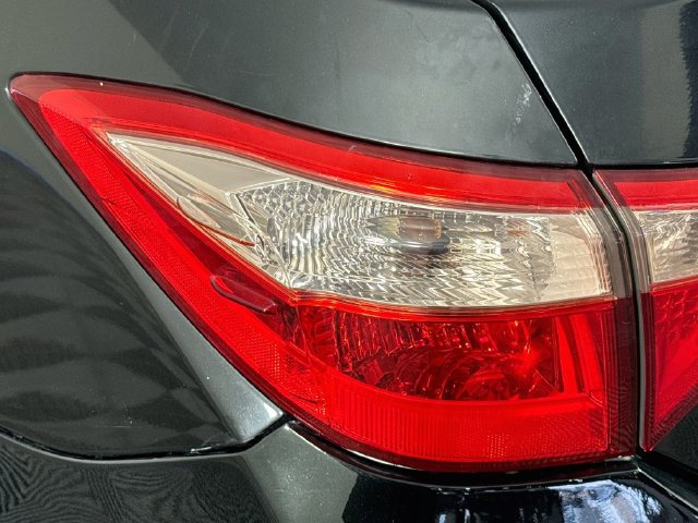 Used 2018 Toyota Corolla LE FWD image 32