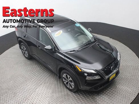 Used 2021 Nissan Rogue SV w/ Premium Package image 3