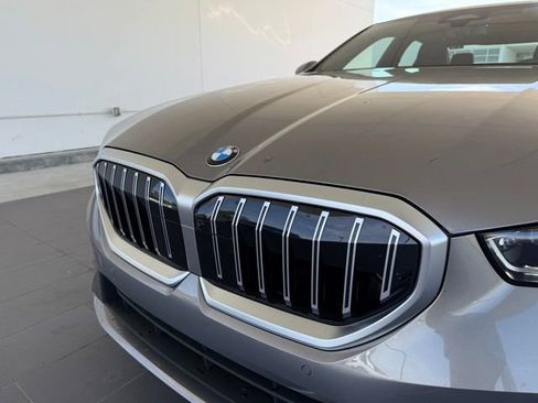 Used 2025 BMW 530i w/ Premium Package image 2