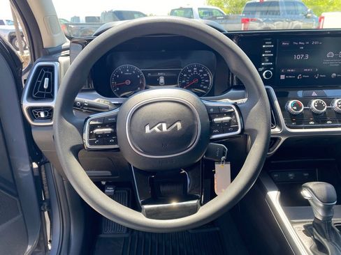 Used 2023 Kia Sorento LX FWD image 15