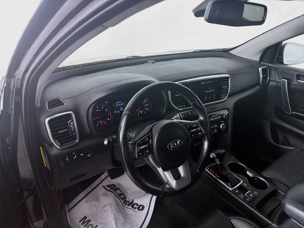 Certified 2022 Kia Sportage EX w/ EX Technology Package AWD/4WD image 9