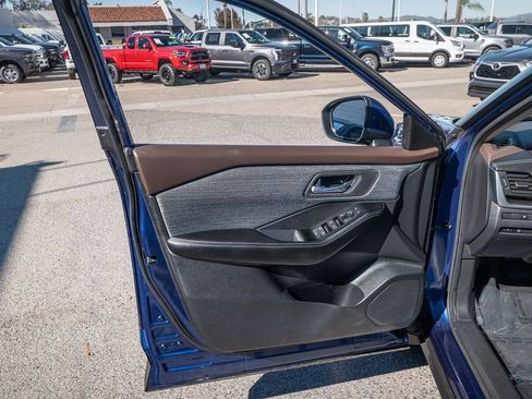 Used 2023 Nissan Rogue SV FWD image 14