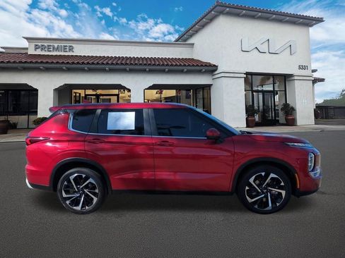 Used 2023 Mitsubishi Outlander SE image 9