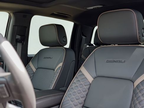 New 2026 GMC Canyon Denali image 11