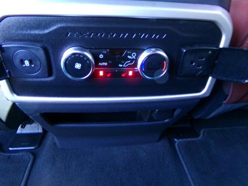 Used 2024 Ford Expedition Limited AWD/4WD image 17