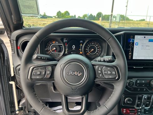 Used 2026 Jeep Wrangler Unlimited Rubicon w/ Safety Group AWD/4WD image 24