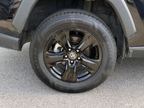 Used 2024 Toyota RAV4 XLE FWD image 35