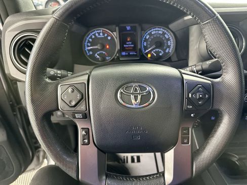 Used 2020 Toyota Tacoma TRD Off-Road w/ Technology Package image 14