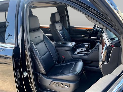 Used 2022 GMC Sierra 1500 Denali RWD image 9