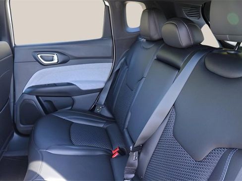 New 2026 Jeep Compass Latitude image 15
