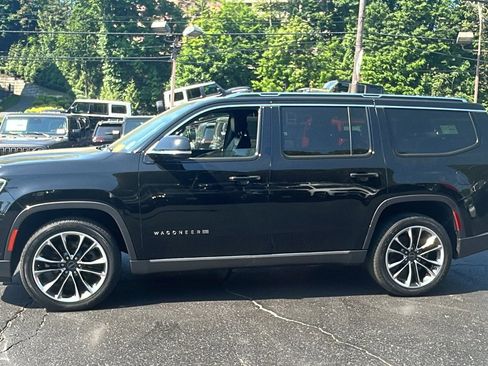 Certified 2022 Jeep Wagoneer Series III w/ Premium Group I AWD/4WD image 11