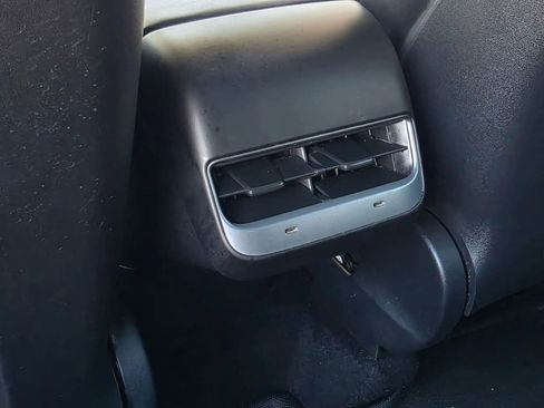 Used 2021 Tesla Model Y Long Range image 33