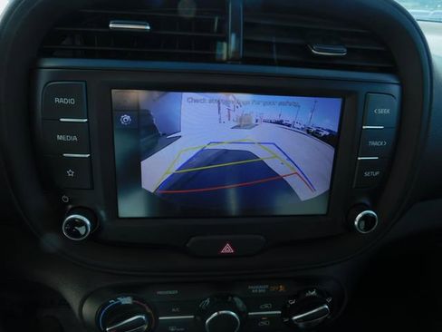 Used 2022 Kia Soul LX image 37