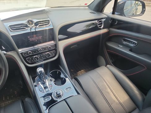 Certified 2023 Bentley Bentayga AWD/4WD image 29