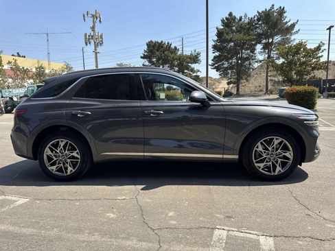 Used 2022 Genesis GV70 2.5T w/ Advanced Package image 3