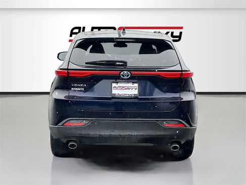 Used 2024 Toyota Venza LE image 6