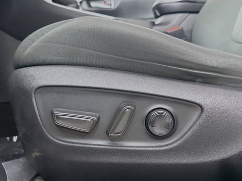 Used 2022 Toyota RAV4 XLE FWD image 28