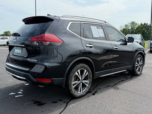 Used 2019 Nissan Rogue SV w/ Premium Package FWD image 5