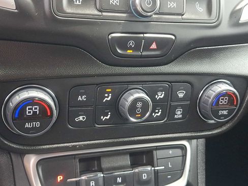 Certified 2023 GMC Terrain SLE w/ Driver Convenience Package AWD/4WD image 16