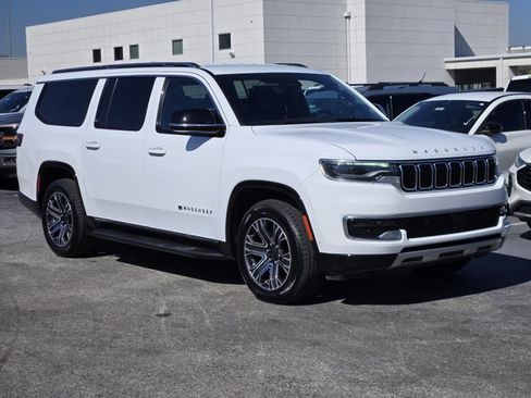 Used 2024 Jeep Wagoneer L Series II w/ Flexible Seating Group image 3