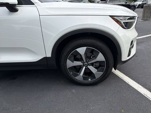 Certified 2023 Volvo XC40 B5 Plus w/ Protection Package Premier AWD/4WD image 13
