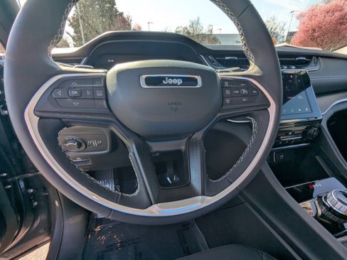 Certified 2025 Jeep Grand Cherokee L Laredo w/ Trailer Tow Package image 20