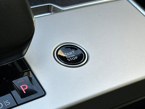 New 2025 Land Rover Range Rover SE image 26