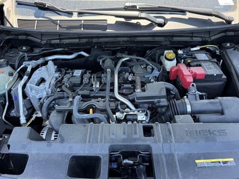 Used 2025 Nissan Kicks SR AWD/4WD image 19