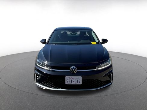 Used 2025 Volkswagen Jetta SE image 4